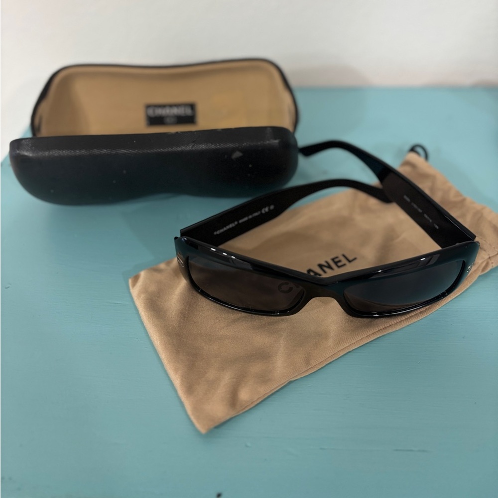 Vintage Chanel black 5099 sunglasses with vase and dust bag